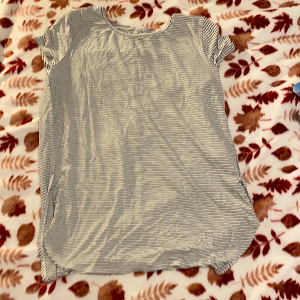 Striped loose shirt.
